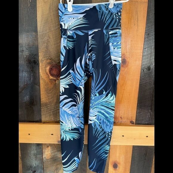 OLD Navy Active Elevate Go Dry legging, size S - Picture 3 of 3